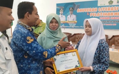 Siswi MTsN 3 Aceh Timur Raih Anugerah Literasi Buku Antologi di Acara F_PEKAT 2025
